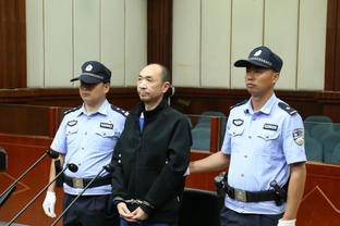 媒体人：中国男篮胡金秋和胡明轩站了出来 日本三位裁判站了出来